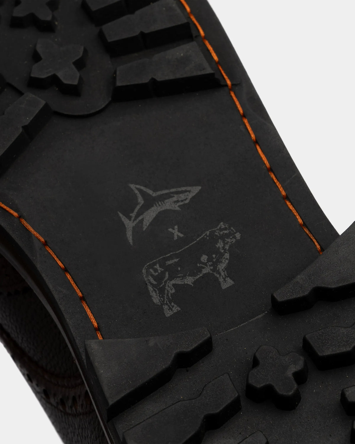 BAYLEY // CHESTNUT GRAINED SALE SHARKS