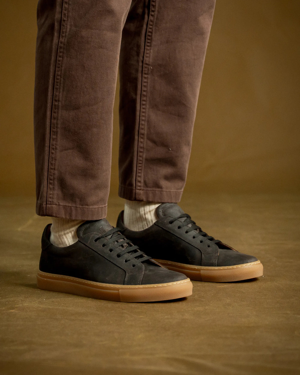 ANCOATS // WALNUT