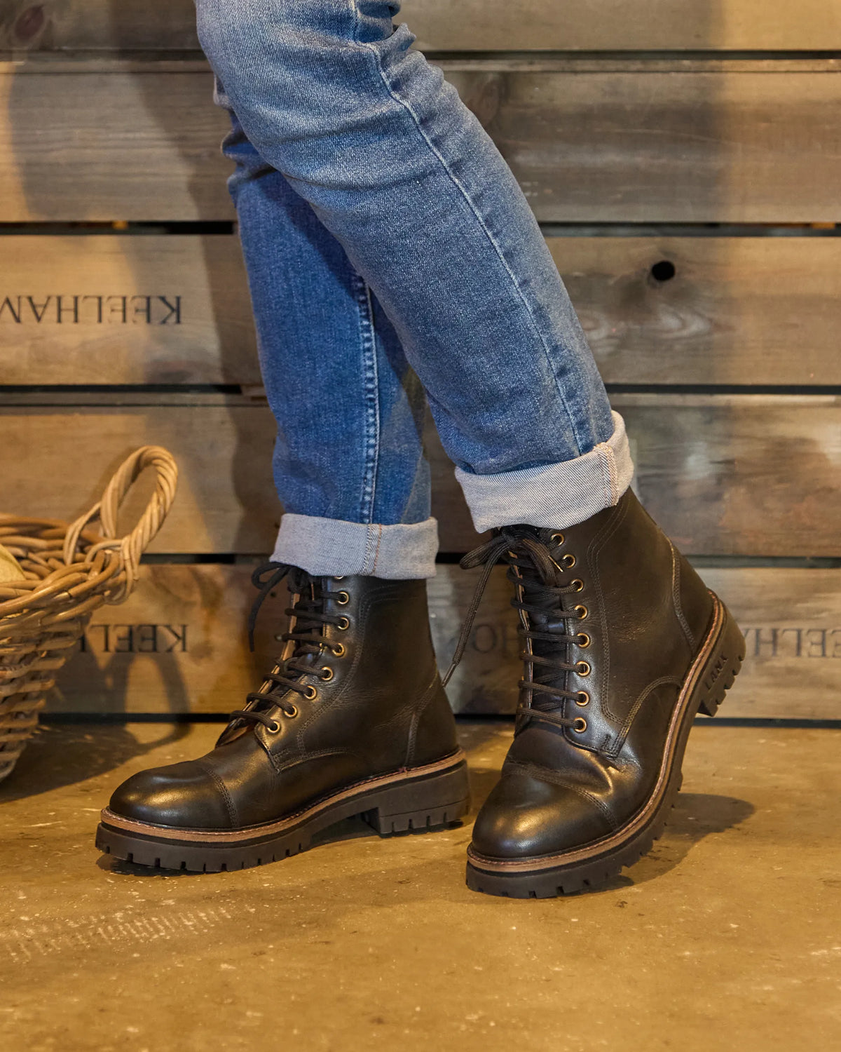 DINCKLEY / BLACK