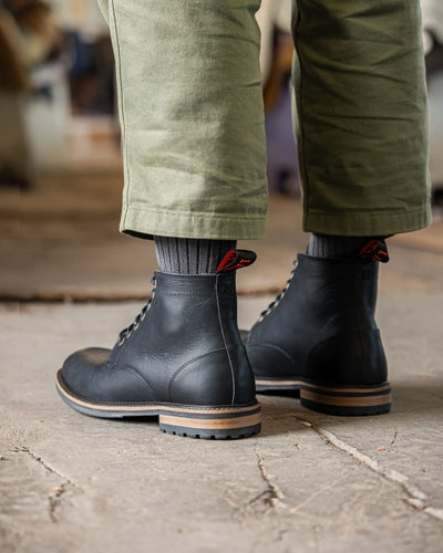 DUTTON // BLACK