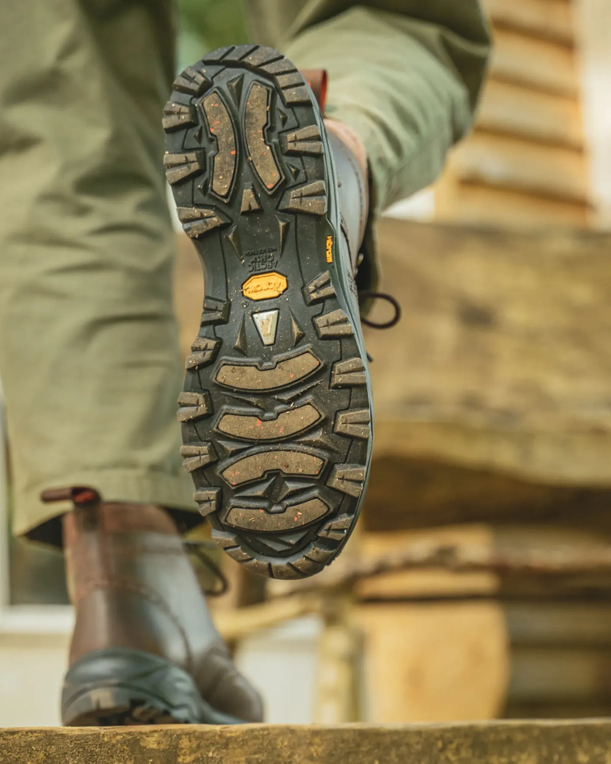 PENDLE // BROWN DISTRESSED