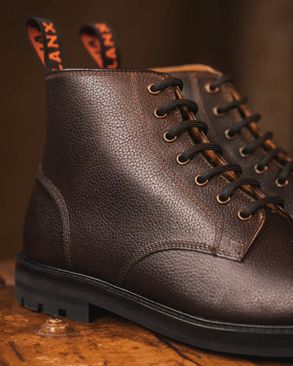SETTLE // RAISIN GRAINED