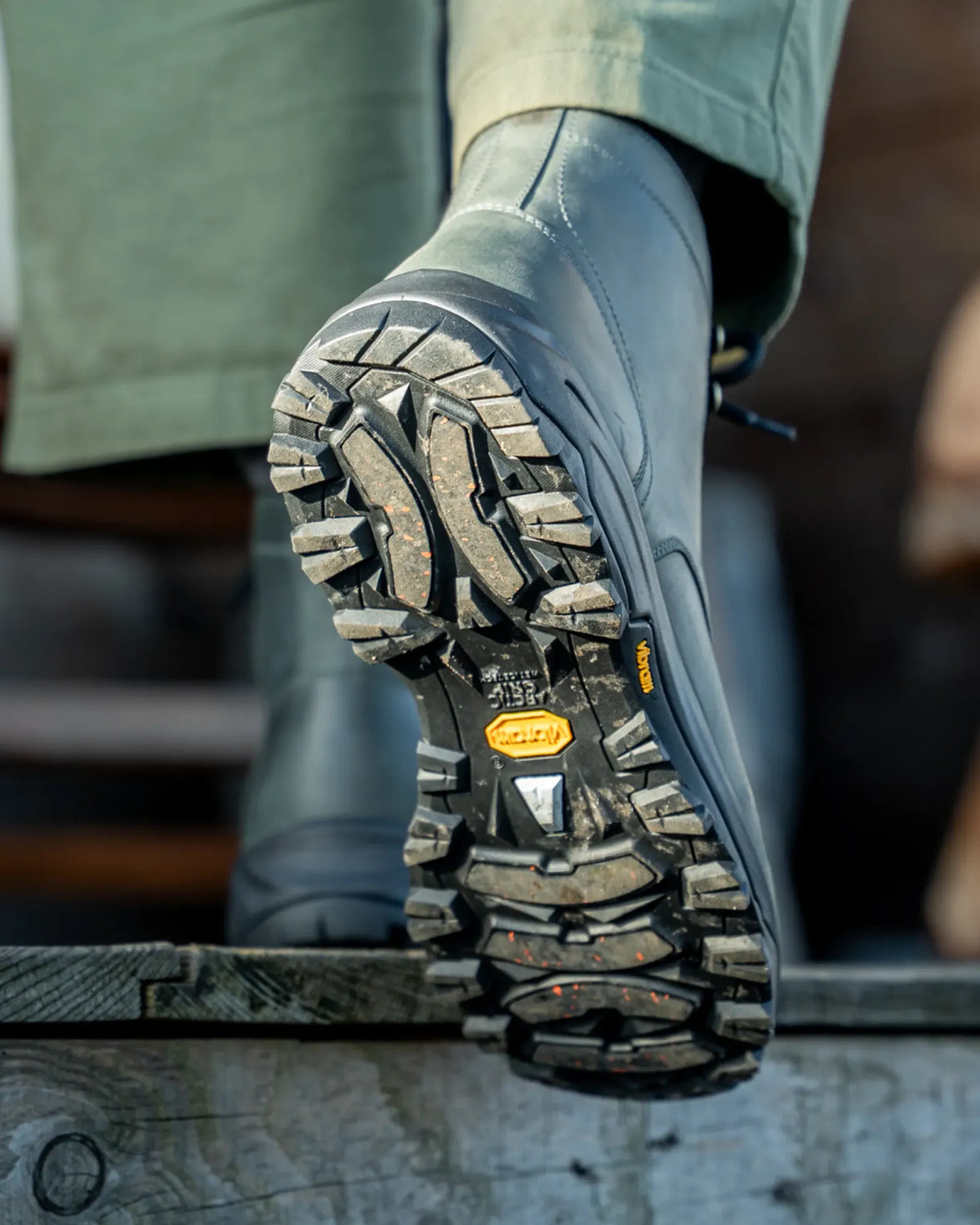 SLAIDBURN // ANTHRACITE