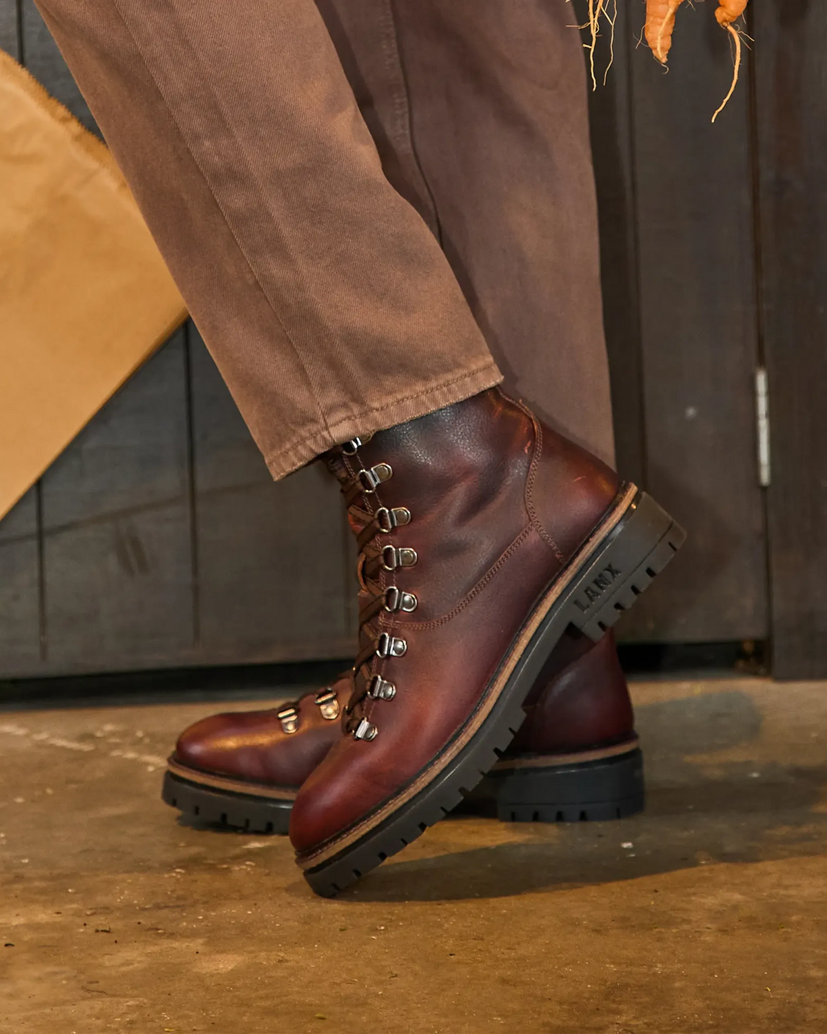 WHALLEY / CHESTNUT GRAINED